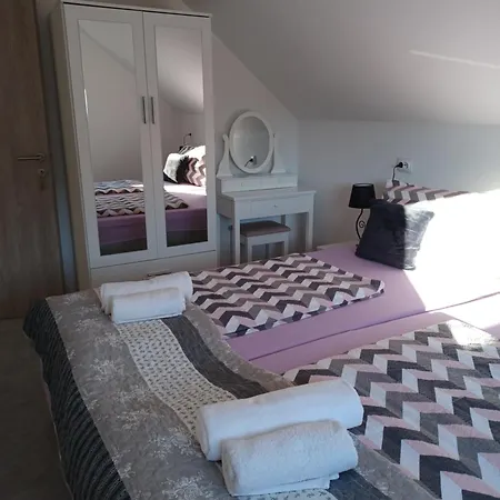 Marijamagdalena Apartment Gračac